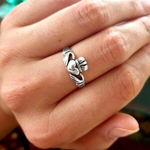Chevalière En Argent 925 - Modèle Armoiries Claddagh - Neuf Avec étiquettes