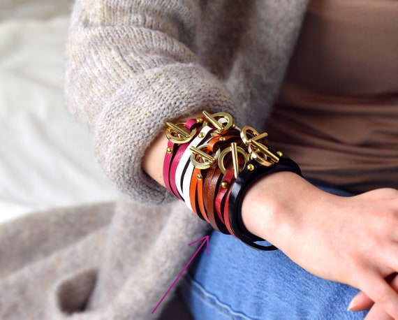 Bracelet Garrot En Cuir Huilé Chocolat Pour Cheval – Modèle WS-49 Avec Plumes Usinées Point Buck