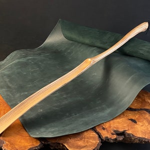 31 Inch Long Wooden Shoe Horn Shoehorn With Leather String for Hanging