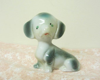 Figura de perro japonesa de los años 70, de porcelana, gris y blanca, de 6,35 cm (2,5 pulgadas), artículo de colección.