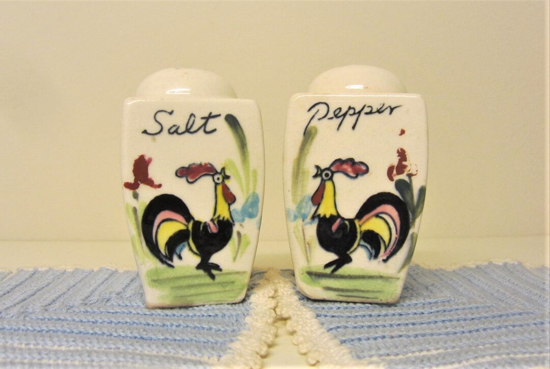 Japan Rooster Salt & Pepper Set 60s Ceramic Shakers Roosters Spice Set