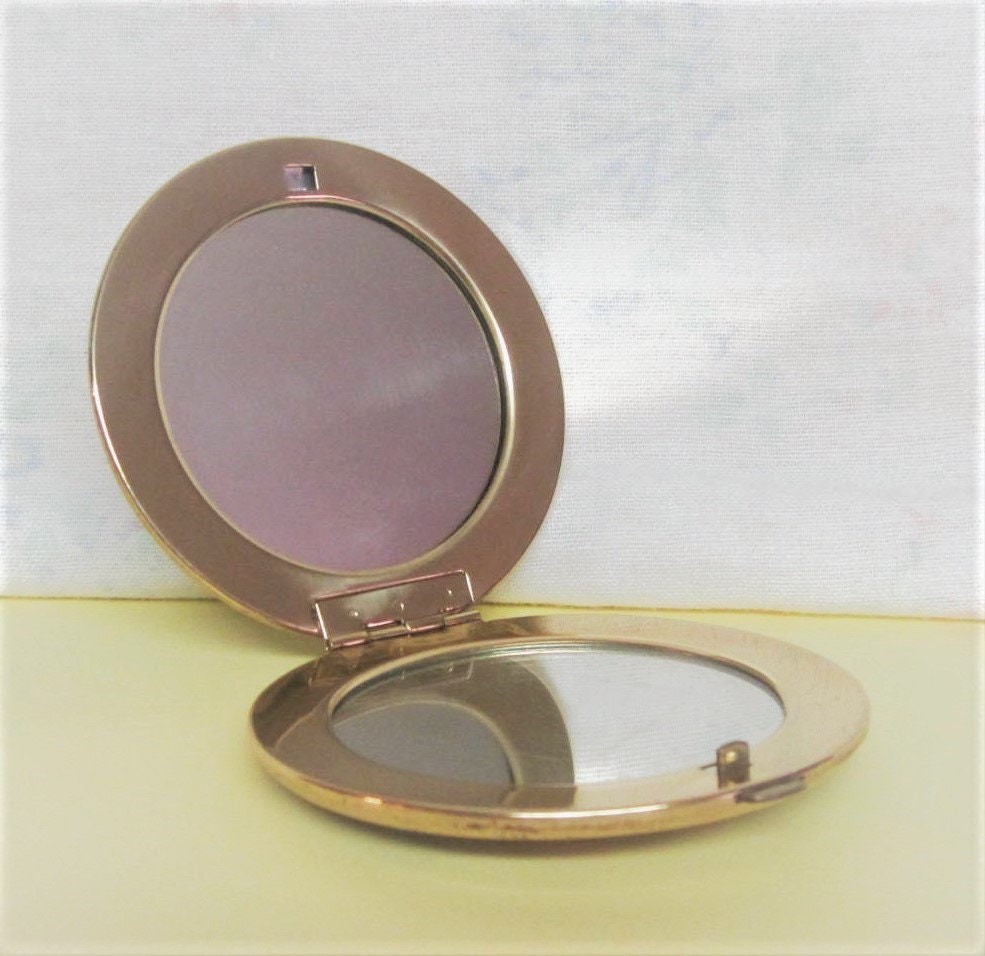 Victorian Style Compact 60s Two Mirror Compact Courting Couple Japan ...