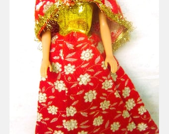 Vestido rojo y dorado Barbie Golden Firelight n.° 2670 con chal, años 70. Vestido de diseñador Barbie.