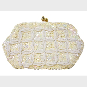 50s White Beaded Coin Purse Dayne Taylor Hong Kong Kiss Lock Closure Sequins