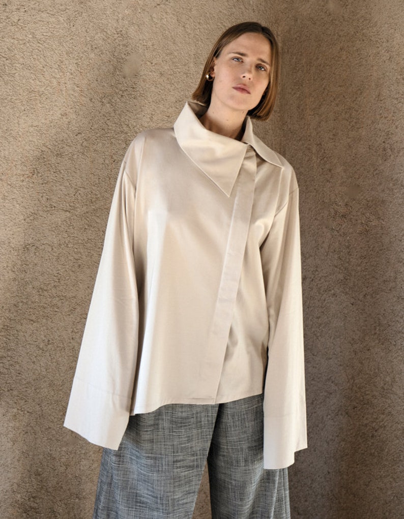 CHAMPAGNE silky deconstructed OVERSIZE SHIRT imagem 4