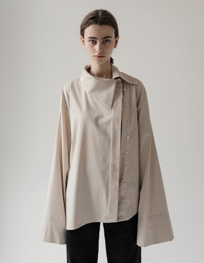 CHAMPAGNE silky deconstructed OVERSIZE SHIRT imagem 1