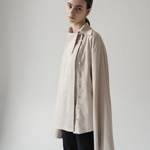 CHAMPAGNE silky deconstructed OVERSIZE SHIRT imagem 2