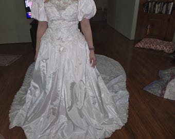 Vintage 80s 90s? Blush Lace Bust Puff Sleeve Wedding Dress, SIZE 10