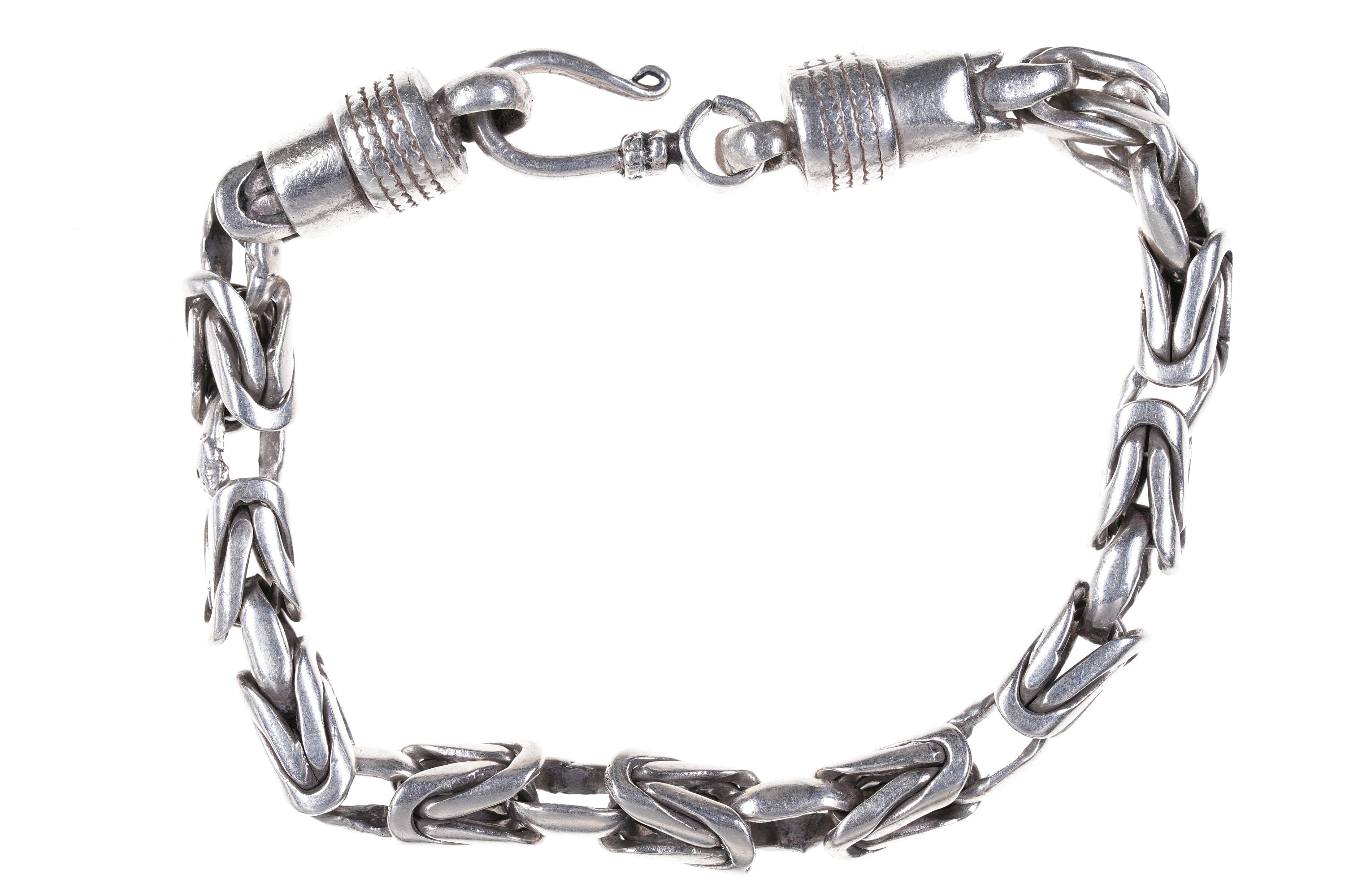 HENSON-CARVED LINKS BRACELET