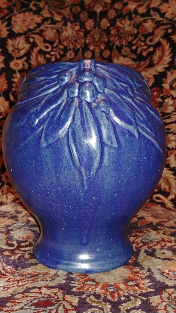 1930 s Cobalt Blue Nelson McCoy Leaf and Berry Vase 7" tall x 6 25" wide il 570xN ajtw
