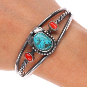 6.3&quot; 50&#39;s-60&#39;s Navajo sterling silver turquoise, coral, cuff bracelet feather