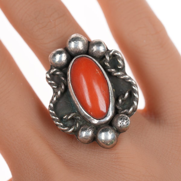 sz8.5 Vintage Native American silver and coral ring