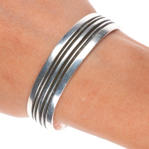 6.25&quot; Vintage Navajo sterling silver banded modernist cuff bracelet D feather