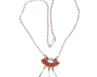 Collar con racimo de coral de plata esterlina Zuni de 16,5" de Bill & Lou Lucinda Laweka