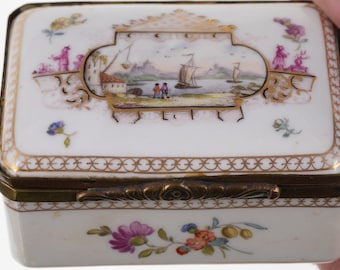 18th/19th Century French Sevres style snuff box