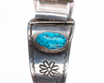 Brazalete de reloj Navajo de 6,4" de plata con diseño de telaraña y turquesa, de la década de 1930.
