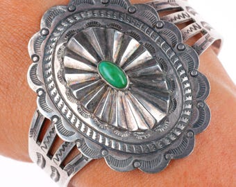 Pulsera tipo brazalete Navajo de plata esterlina con turquesa y concho, de 6,6 pulgadas, de la década de 1940, de la época de Fred Harvey.