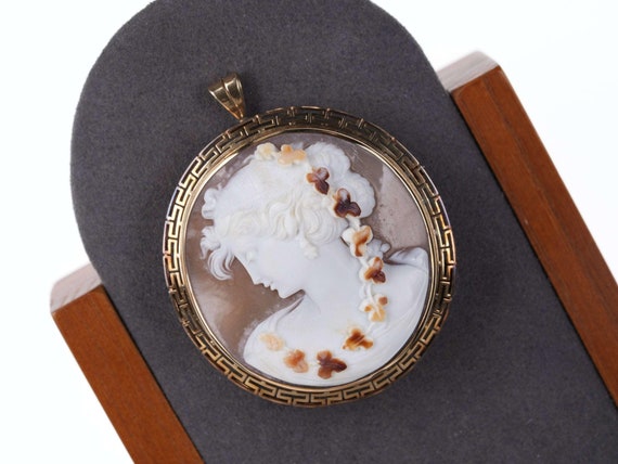 Large Antique 14k gold Shell Cameo - image 1