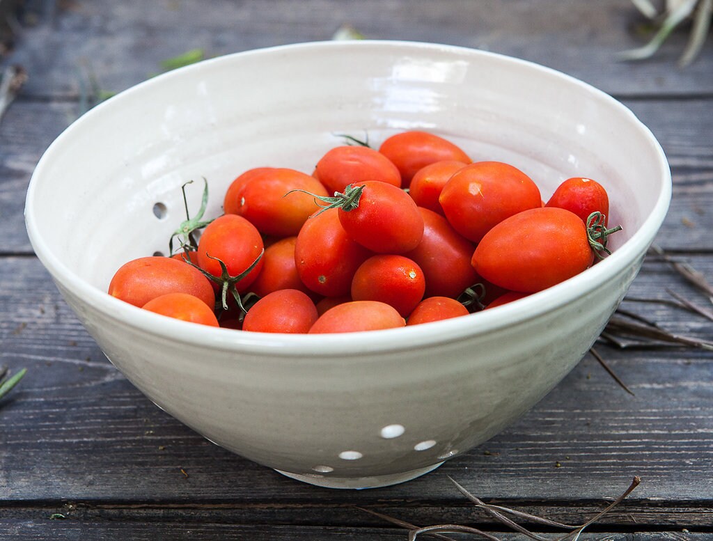 Bol de Baies Blanches en Céramique - Poterie Jetée à La Roue Passoire Céramique