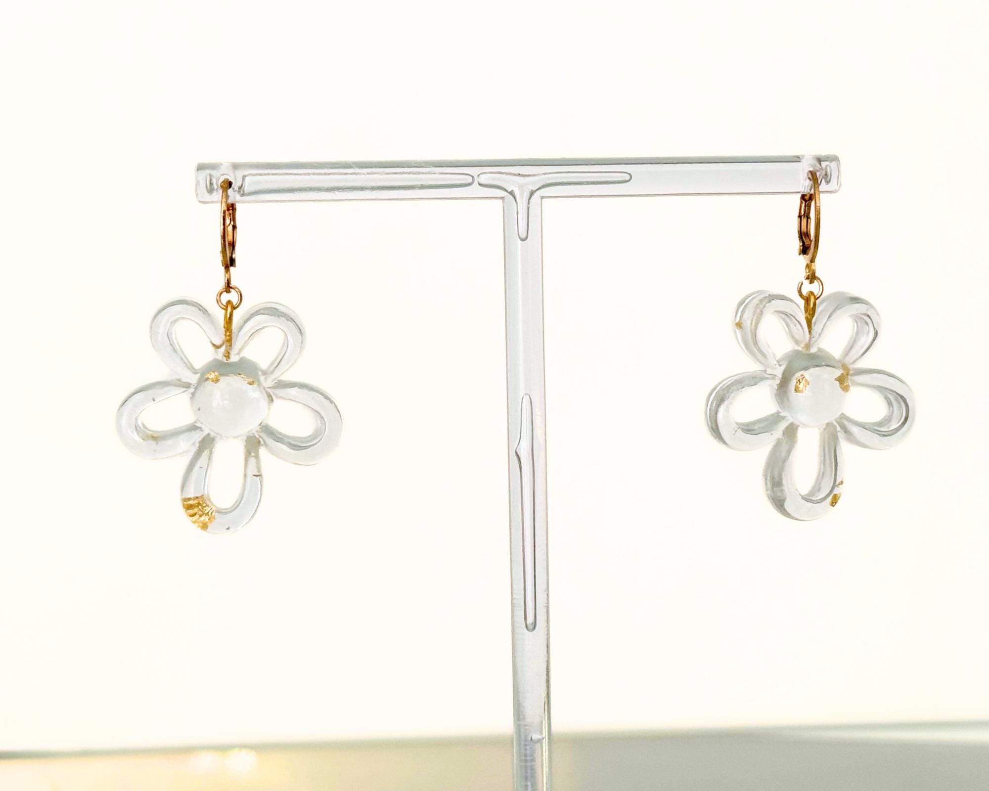 Retro Lucite Flower Dangle Drop Earrings: Clear With Gold Flecks