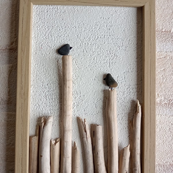 Les oiseaux sur la clôture, art de galet, décoration nature. (C)