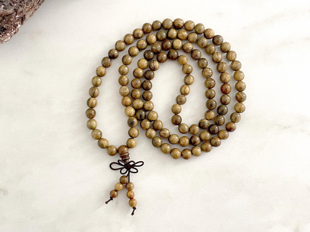 SANDALWOOD 108 Mala Bead Bracelet: Green Sandalwood Buddhist Prayer ...