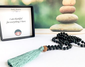 LavaStein 108 Mala Perlenkette, Handgeknüpfte Mala Halskette, Quaste Halskette, Mala Perle 108, Mantra Karte Geschenk, Boho Schmuck, Meditation