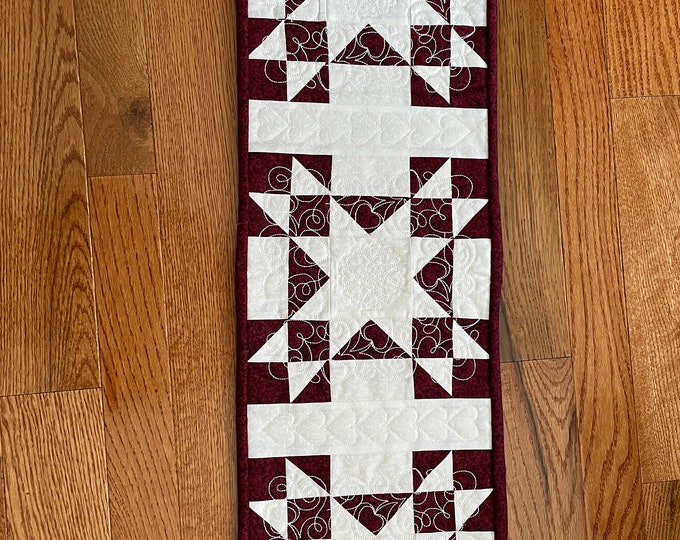 Guiding Star Quilted Table Topper NCU0PTT1248