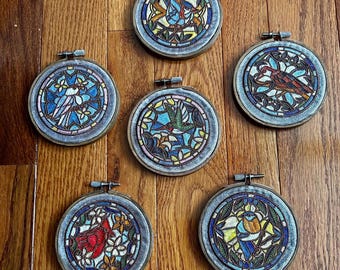 Witrażowe łapacze słońca w kształcie ptaków