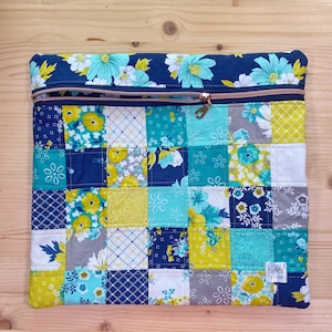 Quilted Patchwork Project Bag – Handmade Zippered Bag for Cross Stitch, Needlepoint & Sewing Projects