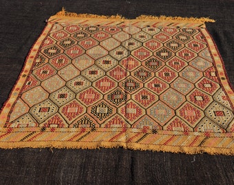 Vintage Turkish Kilim Rug: Handwoven Wool, Geometric Design (6.7"x4.8" Feet)