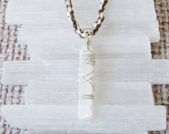 Selenite Choker, short crystal macrame necklace, boho hippie fashionable jewelry