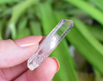 Veracruz Amethyst Crystal point. Crystal specimen from Veracruz, Mexico. Beautiful light purple quartz crystal cluster