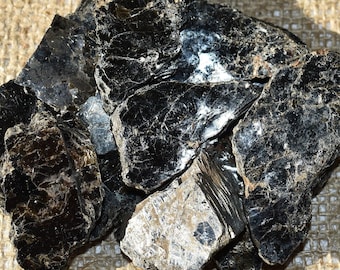 One HENDRICKSITE crystal. Sterling Hill Mine MICA- New Jersey, NJ - ET120