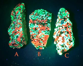 ONE (x1) Shortwave Fluorescent Calcite and Willemite. Sw/Mw/Lw Fluorescence. Hamburg Mine, Franklin, New Jersey - ET130