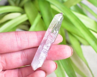 Veracruz Amethyst Crystal point. Crystal specimen from Veracruz, Mexico. Beautiful light purple quartz crystal cluster