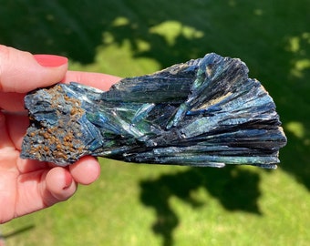 Large VIVIANITE Crystal with blue and green colors!! From Minas Gerais, Brasil.