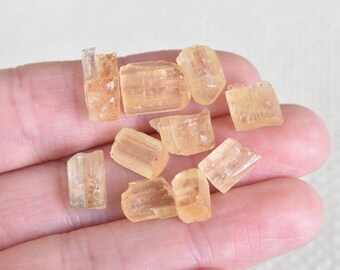 10 Piece lot of raw IMPERIAL TOPAZ crystals. High quality, nice transparency and nice color. Yellow golden topaz gems. Ouro Preto, Brasil.