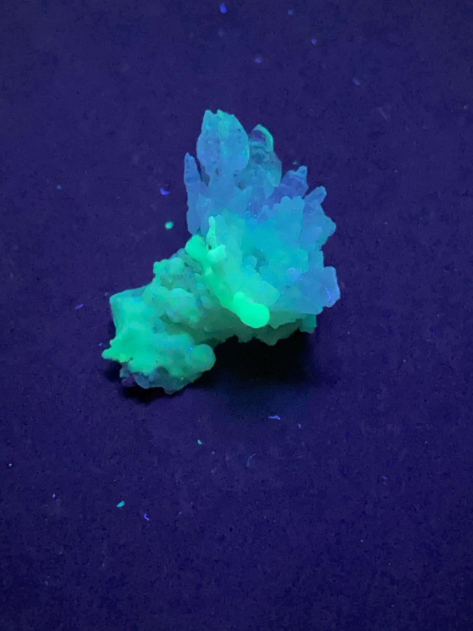 FLUORESCENT DUGWAY FlOWER Quartz cluster Chalcedony and clear quartz