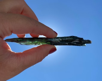 VIVIANITE Crystal with blue and green colors!! From Minas Gerais, Brasil.