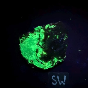 Fluorescent Chalcedony, Pink Opal, and Quartz. Glows under Shortwave 254 nm and Midwave 310nm UV light. Trancas, Mexico. ET130