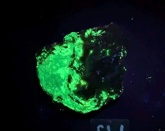Fluorescent Chalcedony, Pink Opal, and Quartz. Glows under Shortwave 254 nm and Midwave 310nm UV light. Trancas, Mexico. ET130