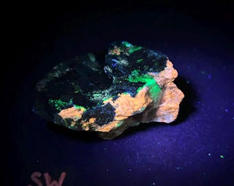 Blue Sodalite from Greenland. Ilimaussaq Complex in Greenland. Fluorescent - ET130