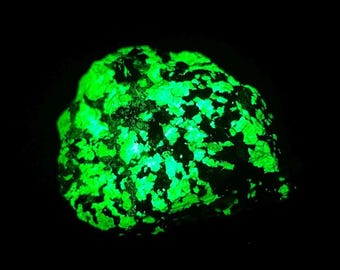 Fluorescent Pink Willemite, Calcite, & Franklinite. Multi Wave Fluorescence. Lang Shaft, Hamburg Mine, Franklin, New Jersey - ET130