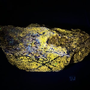 Large 9.8 lb Fluorescent Wollastonite, Franklinite, Garnet, Pyrite, Hydrozincite. Yellow shortwave SW fluorescence. Sterling Hill Mine, NJ.
