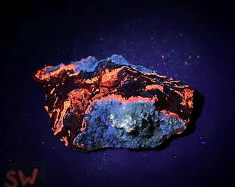 Fluorescent CALCITE, ROSASITE and LIMONITE Crystal from Mapimi, Durango, Mexico - ET130