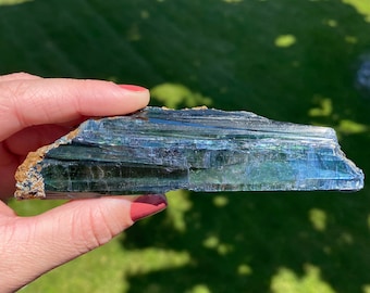 Large VIVIANITE Crystal with blue and green colors!! From Minas Gerais, Brasil.