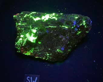 2.2 lb Massive Andradite Garnet with Fluorescent Willemite. Uv shortwave Sw Fluorescence. Sterling Hill Mine, Ogdensburg, New Jersey - ET131