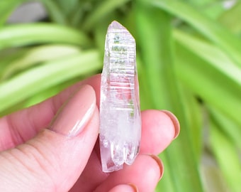 Veracruz Amethyst Crystal point. Crystal specimen from Veracruz, Mexico. Beautiful purple quartz crystal cluster