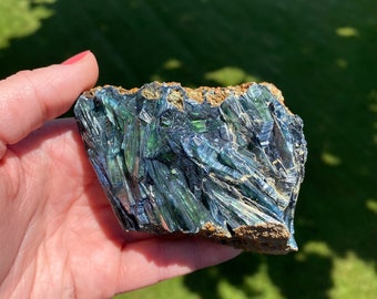 220 g VIVIANITE Crystal Cluster with beautiful blue and green colors!! From Minas Gerais, Brasil.